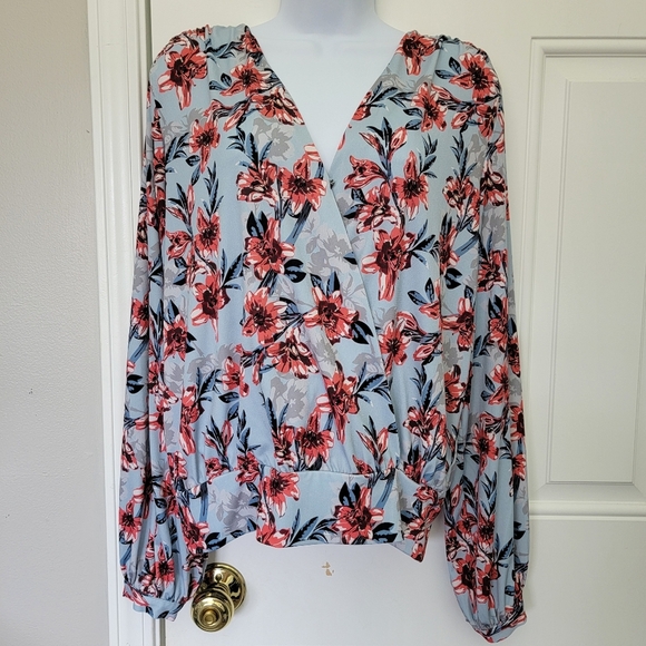 Lot Pair Of 2 Venus Long Sleeve Blouses V Neck Floral Geometric Print Medium - Picture 2 of 9